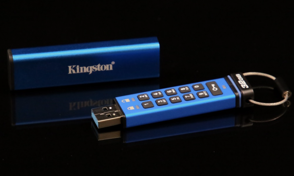 Usb datatraveler. Kingston DATATRAVELER 2000. Kingston DATATRAVELER 2000 manual. Kingston DT Security USB. Флешка для хранения криптовалюты.