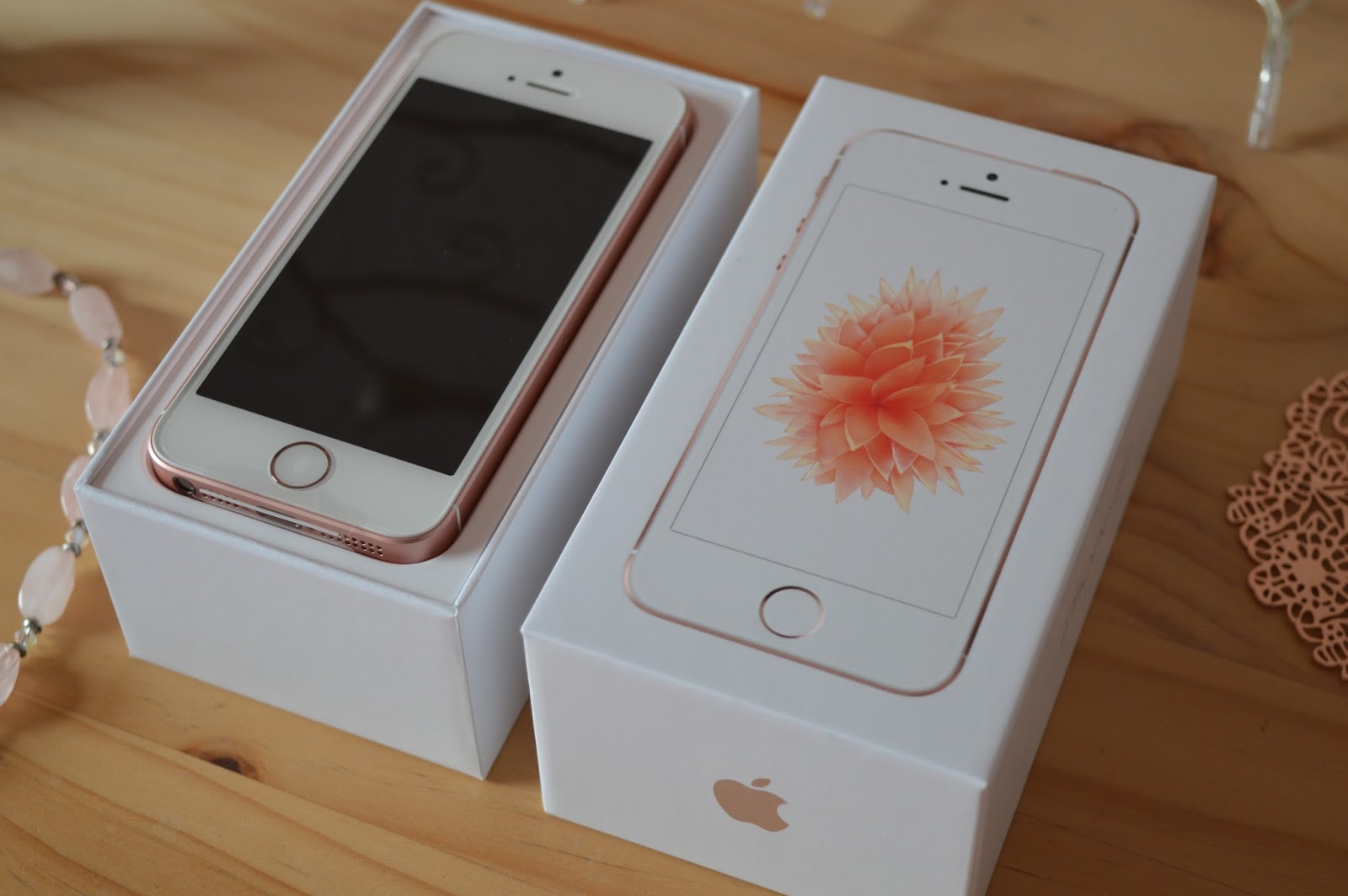 Телефон apple se. Iphone se 32gb Rose Gold. Apple iphone se 16gb Rose Gold. Iphone 5se Gold. Айфон 5 се 32 ГБ.