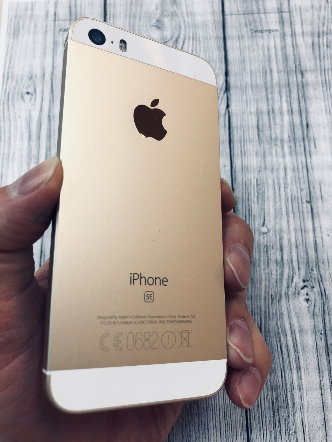 Apple iphone se 128gb Gold золотой