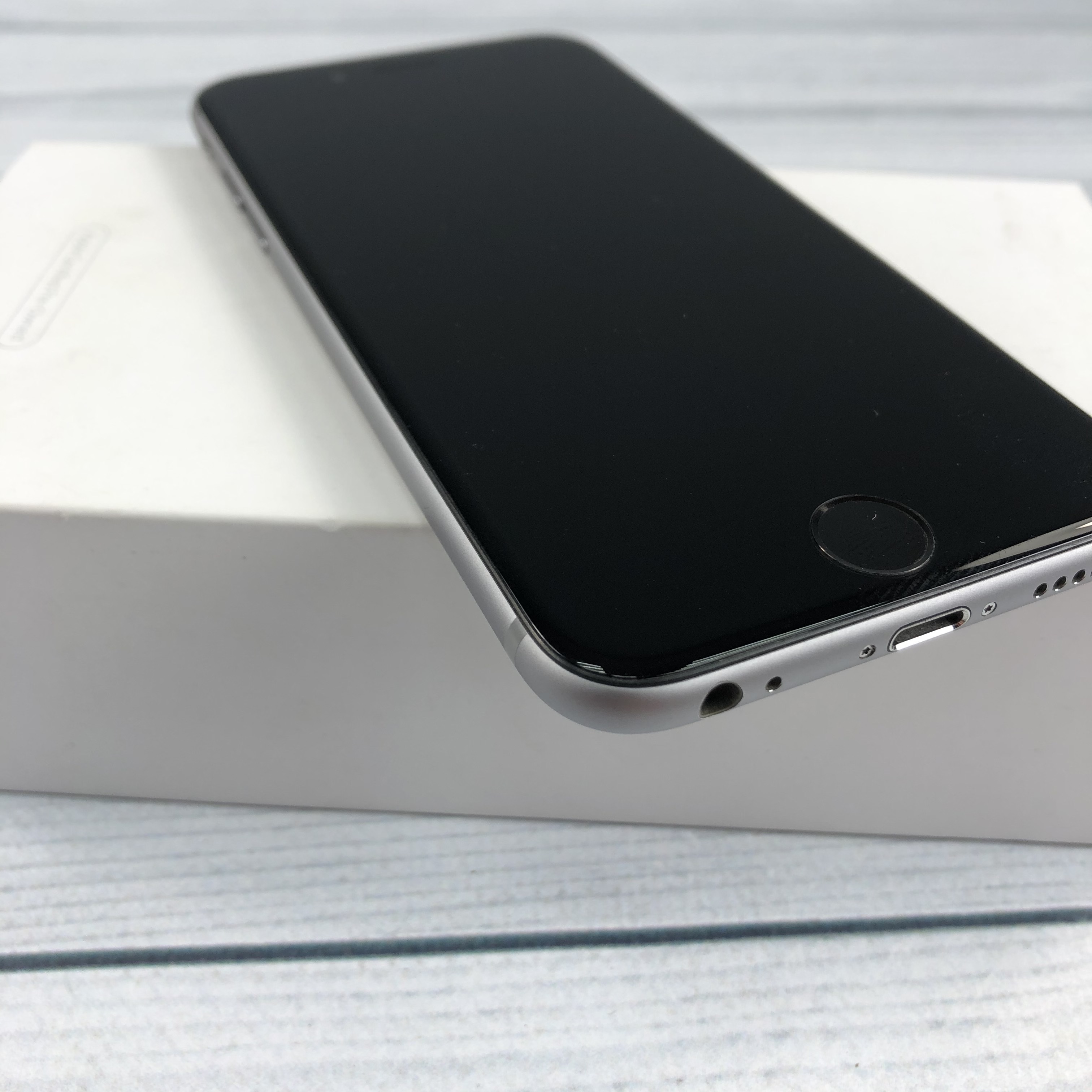 Телефон Apple iPhone 6S 32Gb Space Grey <БУ, хорошее состояние> купить в  Иркутске. Цена на Телефон Apple iPhone 6S 32Gb Space Grey <БУ, хорошее  состояние>: отзывы, описания, характеристики