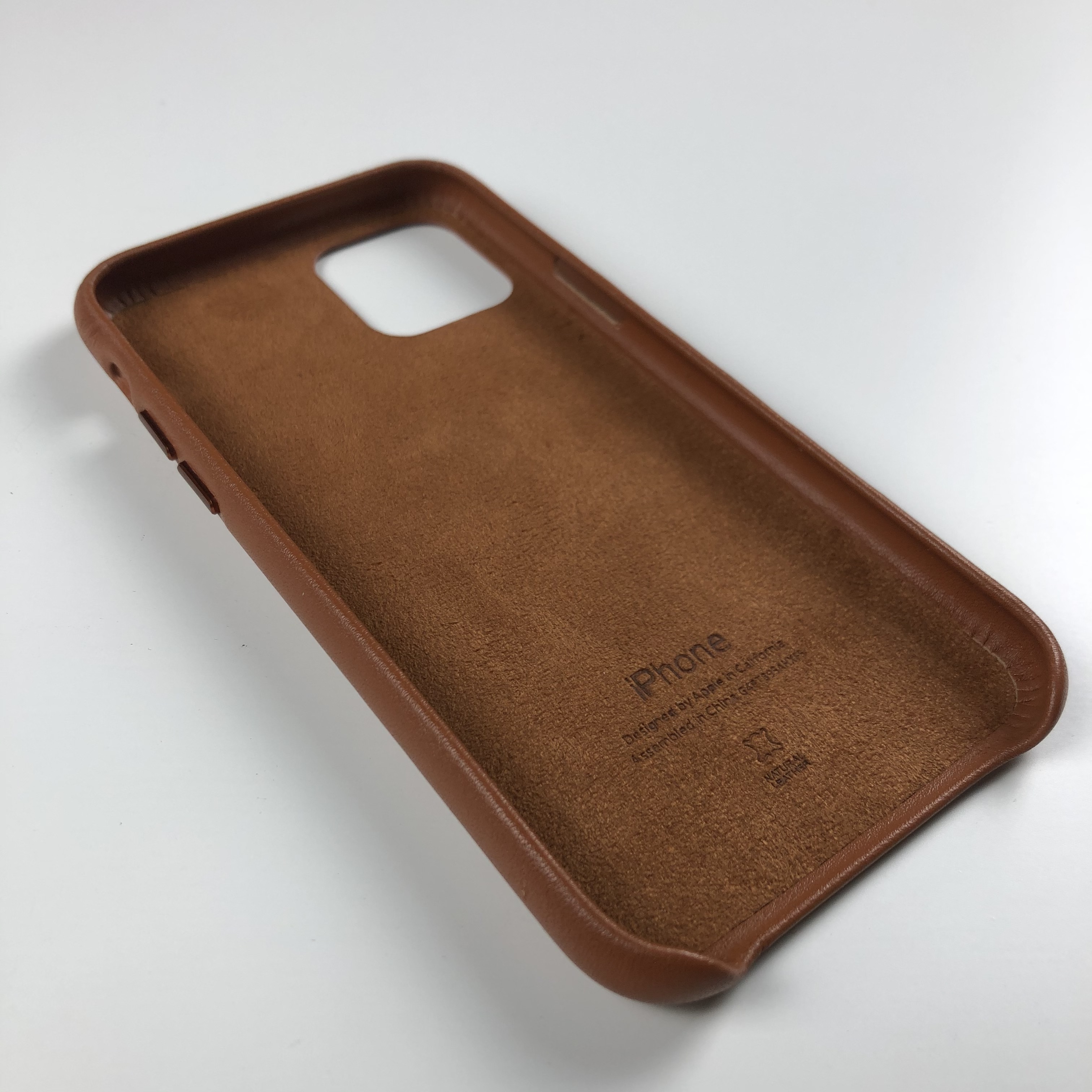 Leather case. Чехол Apple Leather Case для iphone XS Saddle Brown. Ip11pro чехол. Iphone 11 Leather Case. Iphone 11 Pro Leather Case.