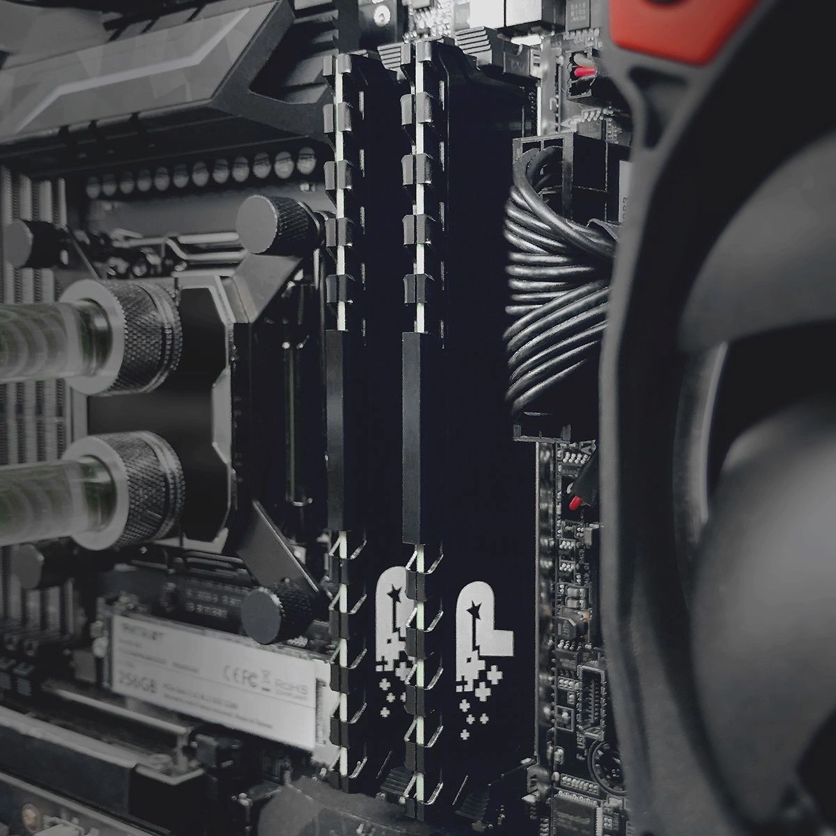 Память DDR4 2x8GB